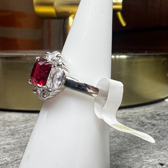 Ring Bomb Party Ring, NWOT, size 7 red gemstone silver color band - Picture 3 of 4